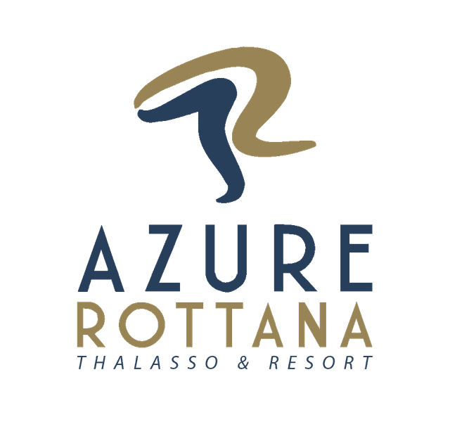 Azure Rottana Resort — Vue sur la piscine et la mer Méditerranée