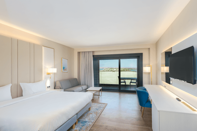 Spacious Room — Azure Rottana