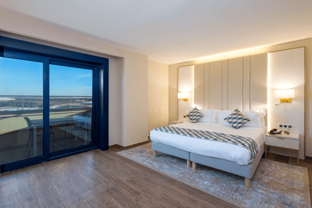 Front Sea View Suite — Azure Rottana